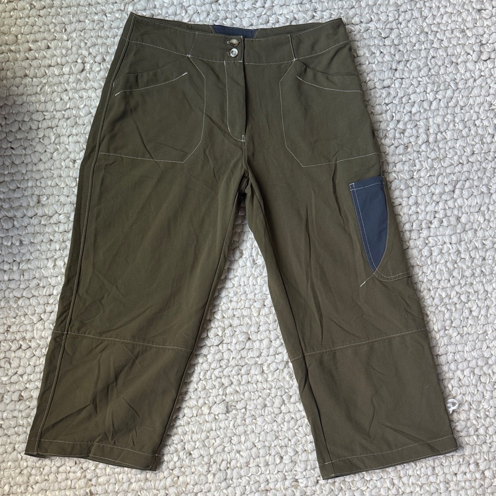 Olive green cropped pants with unique stitching